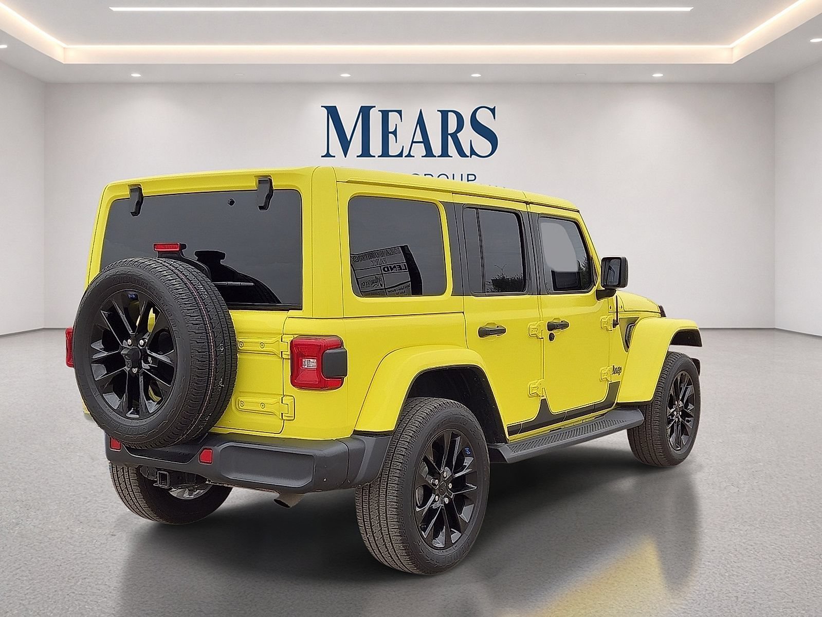 Used 2023 Jeep Wrangler Unlimited Sahara w/ Cold Weather Group AWD/4WD image 5