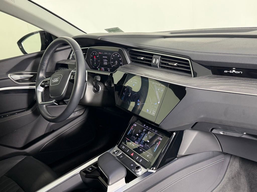 Used 2024 Audi Q8 e-tron Premium image 31