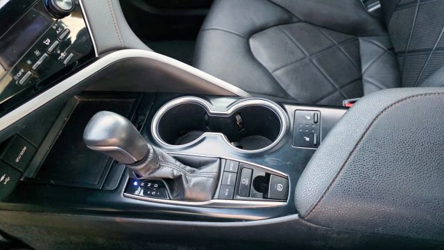 Used 2018 Toyota Camry XLE FWD image 15