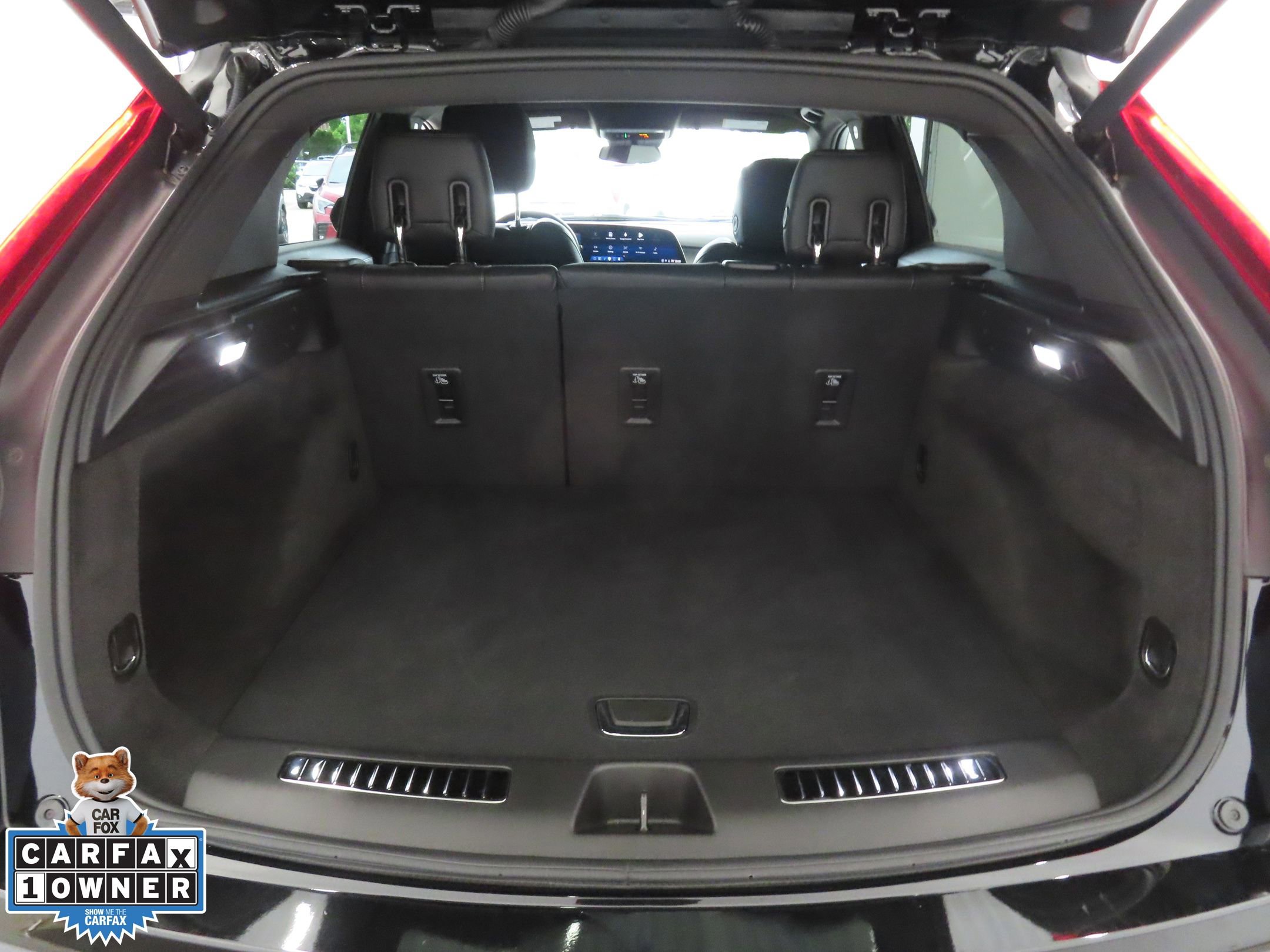 Used 2025 Cadillac XT4 Premium Luxury FWD image 24