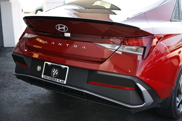 Certified 2025 Hyundai Elantra Sport FWD image 7