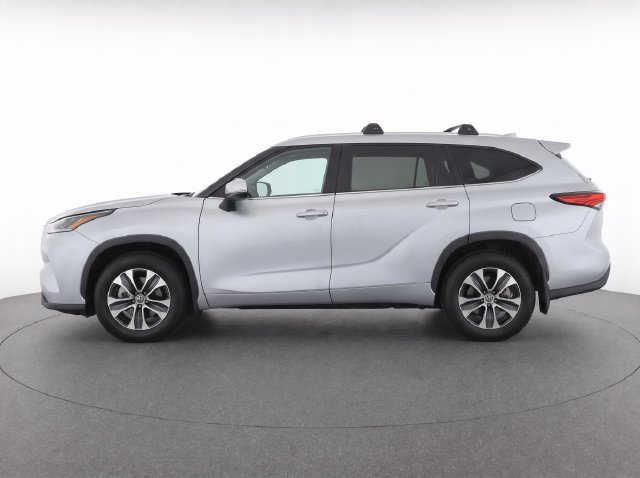 Used 2023 Toyota Highlander XLE AWD/4WD image 6