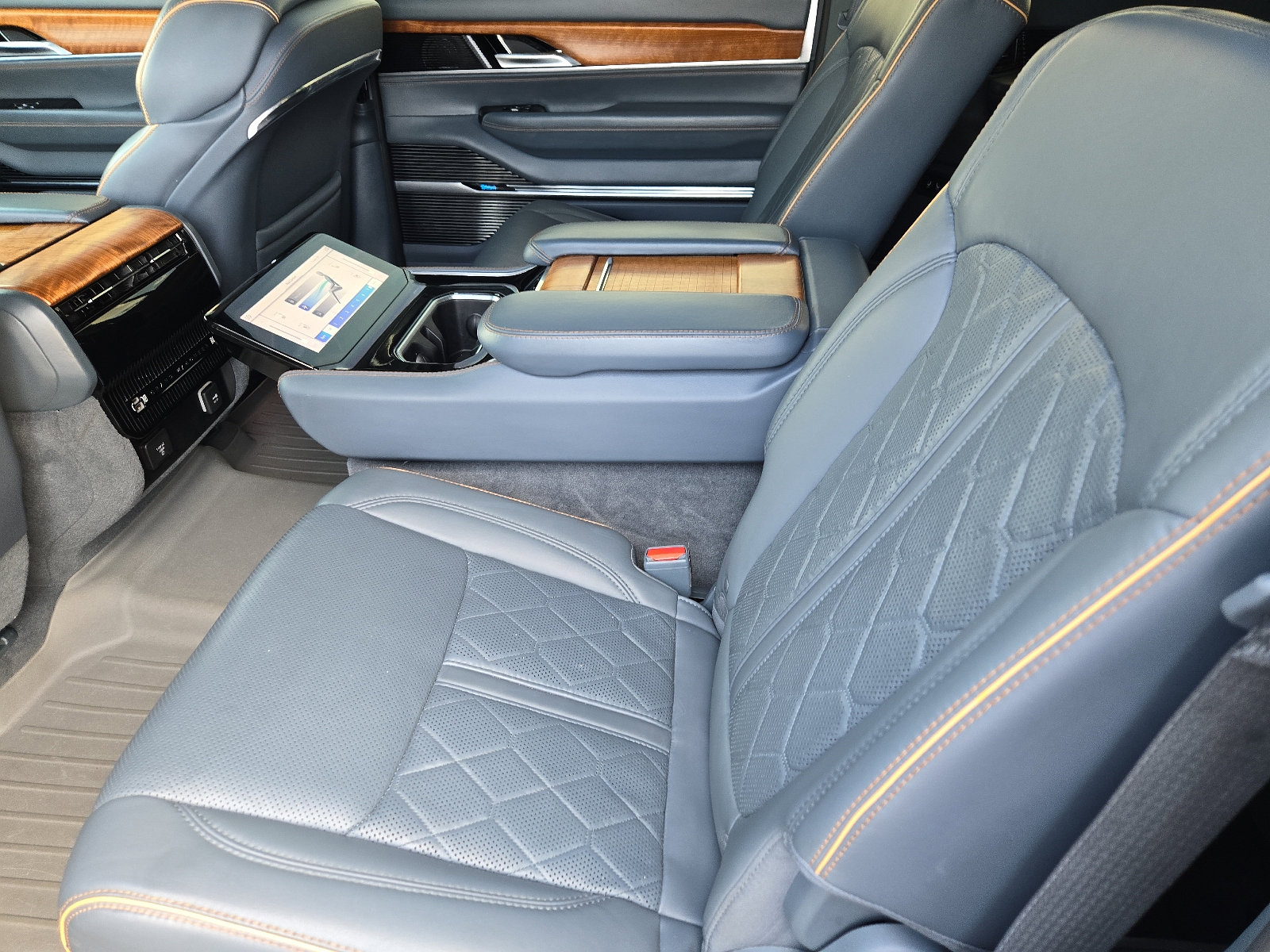 Used 2023 Jeep Grand Wagoneer L Series III w/ HD Trailer Tow Package image 12