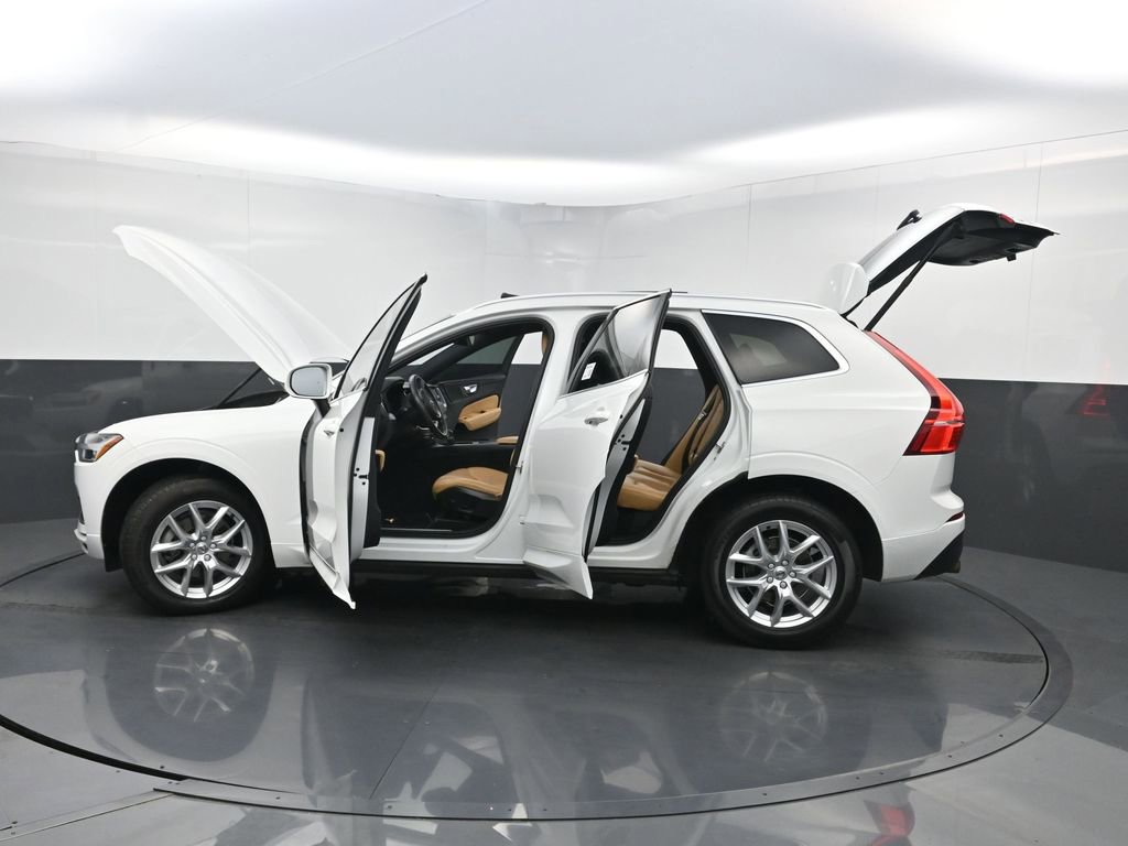 Used 2020 Volvo XC60 T5 Momentum image 34