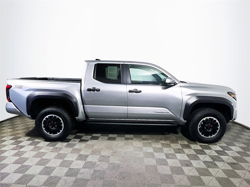Certified 2025 Toyota Tacoma TRD Off-Road image 9