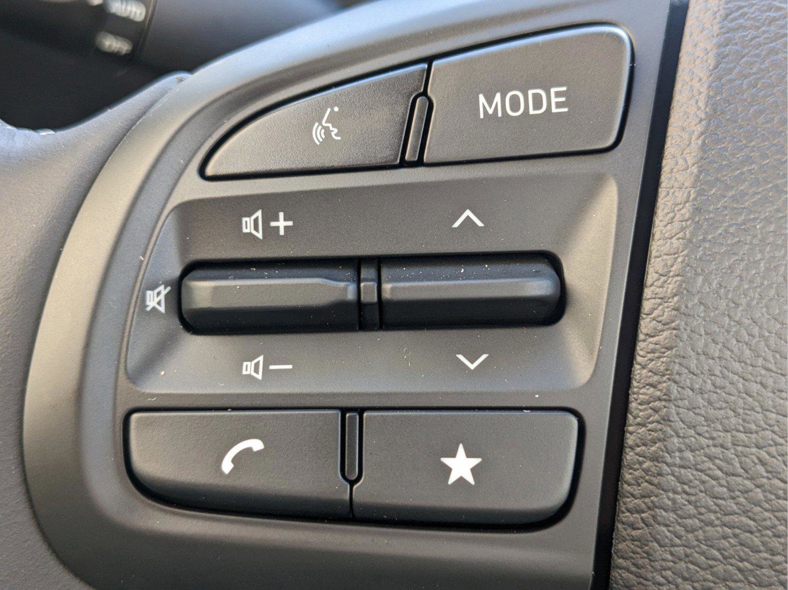 New 2025 Hyundai Venue SEL image 28