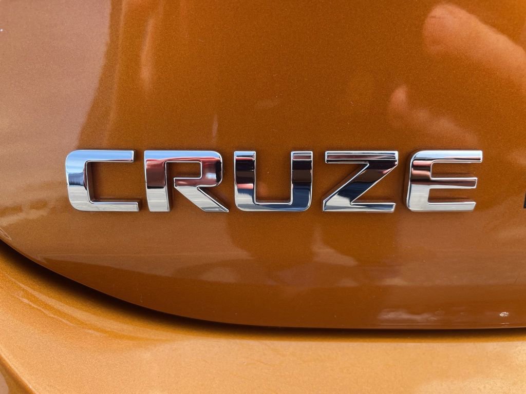 Used 2017 Chevrolet Cruze LT w/ RS Package FWD image 7