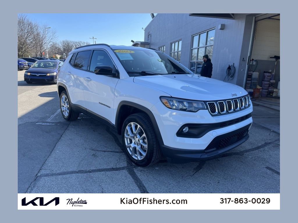 Used 2023 Jeep Compass Latitude image 1