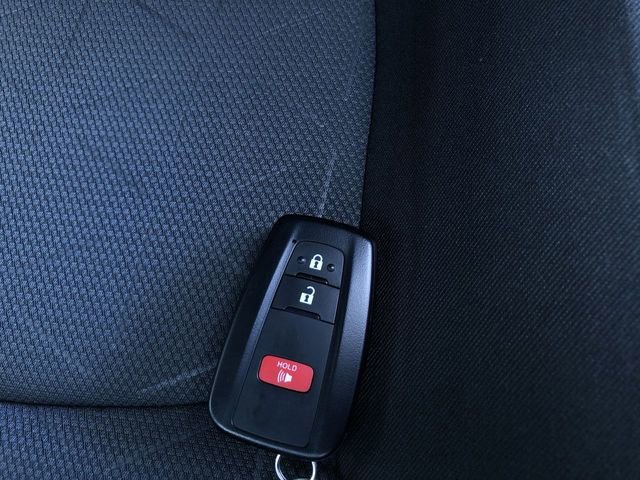 Used 2025 Toyota RAV4 XLE AWD/4WD image 32
