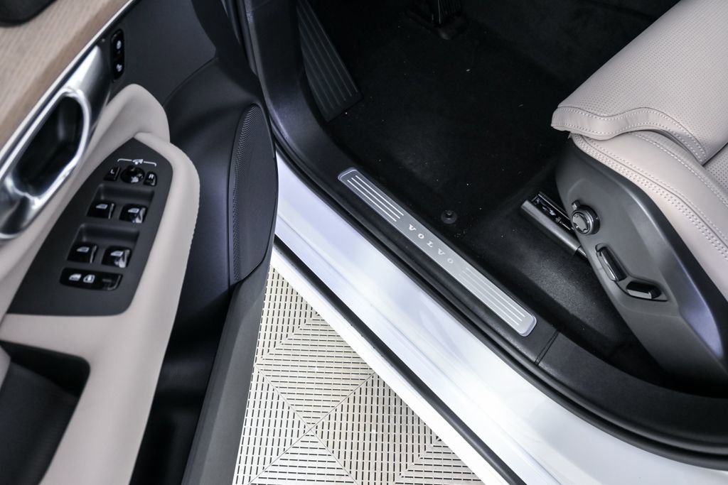 New 2026 Volvo XC90 B5 Ultra w/ Protection Package image 8