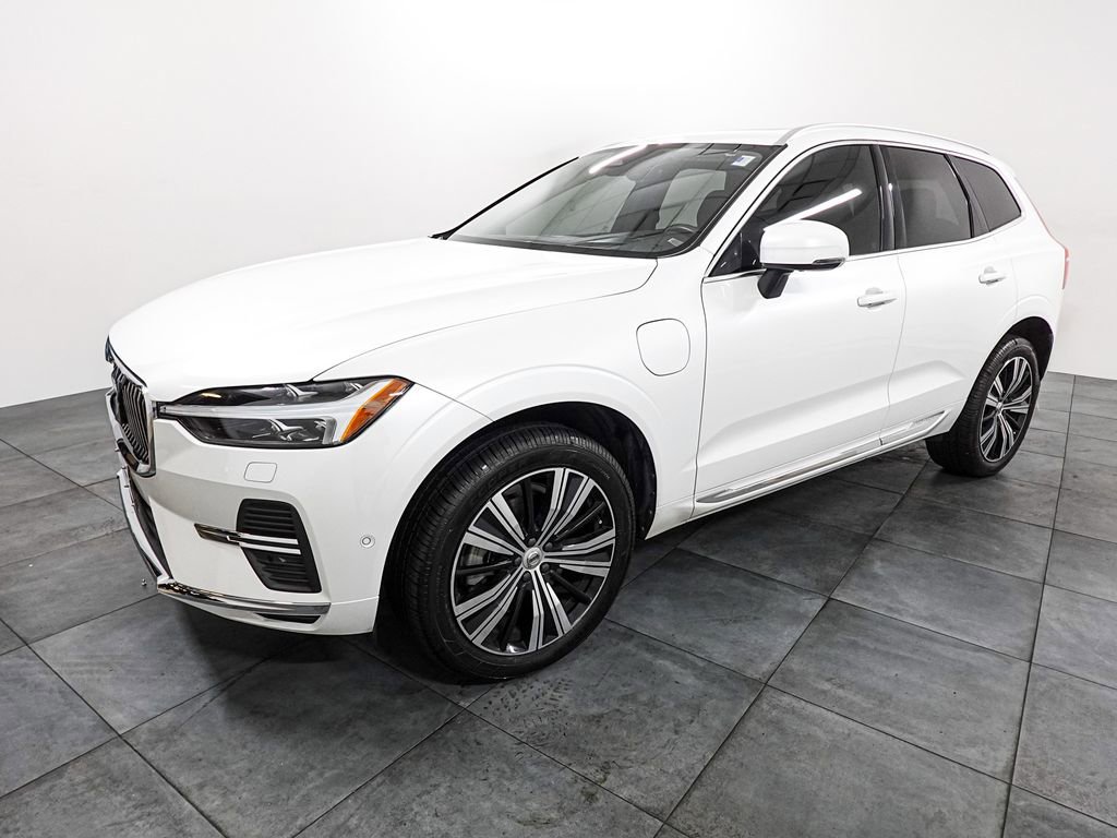 Used 2022 Volvo XC60 T8 Inscription w/ Advanced Package image 3