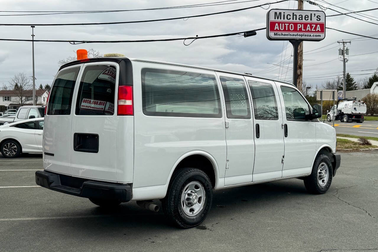 Used 2018 Chevrolet Express 2500 w/ Driver Convenience Package image 4