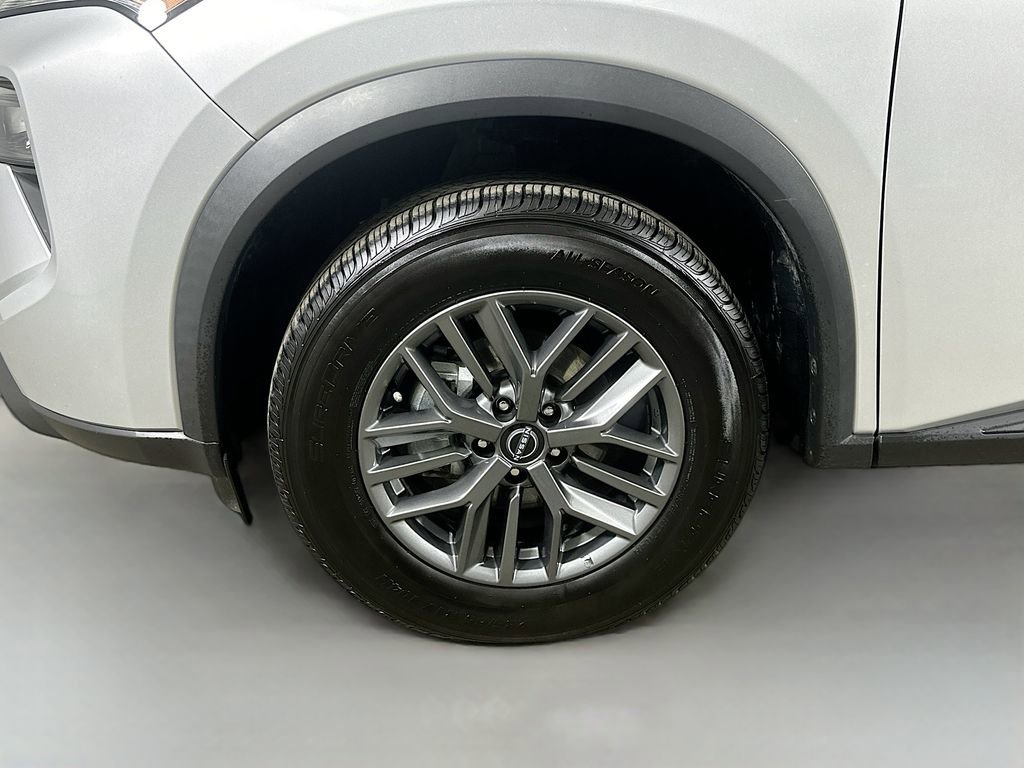 Used 2024 Nissan Rogue S image 8