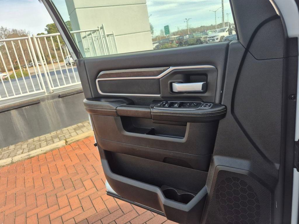 Used 2024 RAM 3500 Big Horn image 15