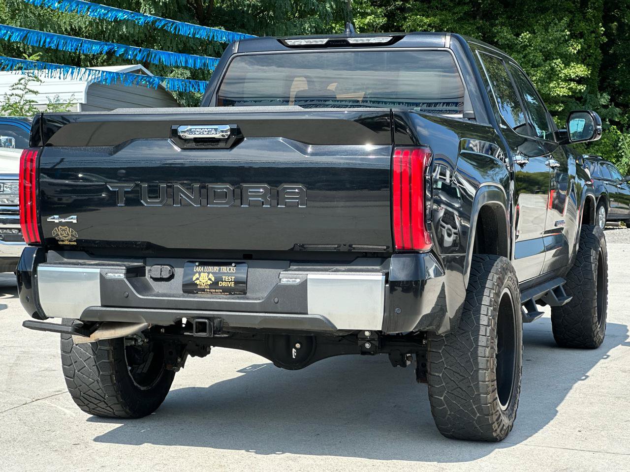 Used 2022 Toyota Tundra Limited w/ Power Package AWD/4WD image 7