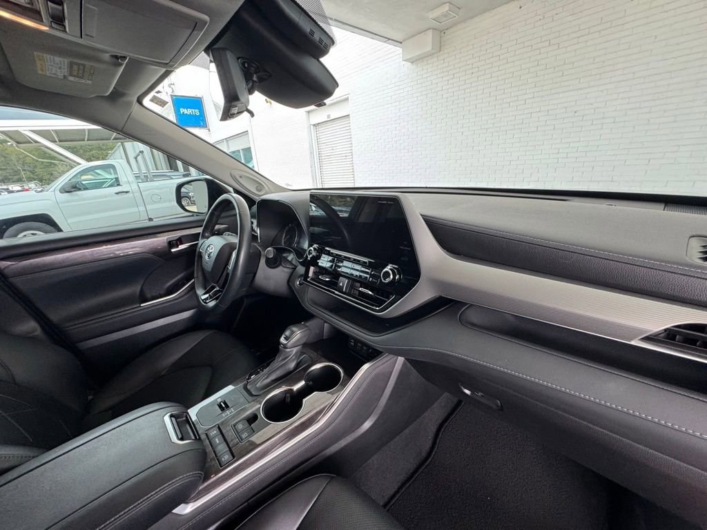 Used 2022 Toyota Highlander Platinum image 16