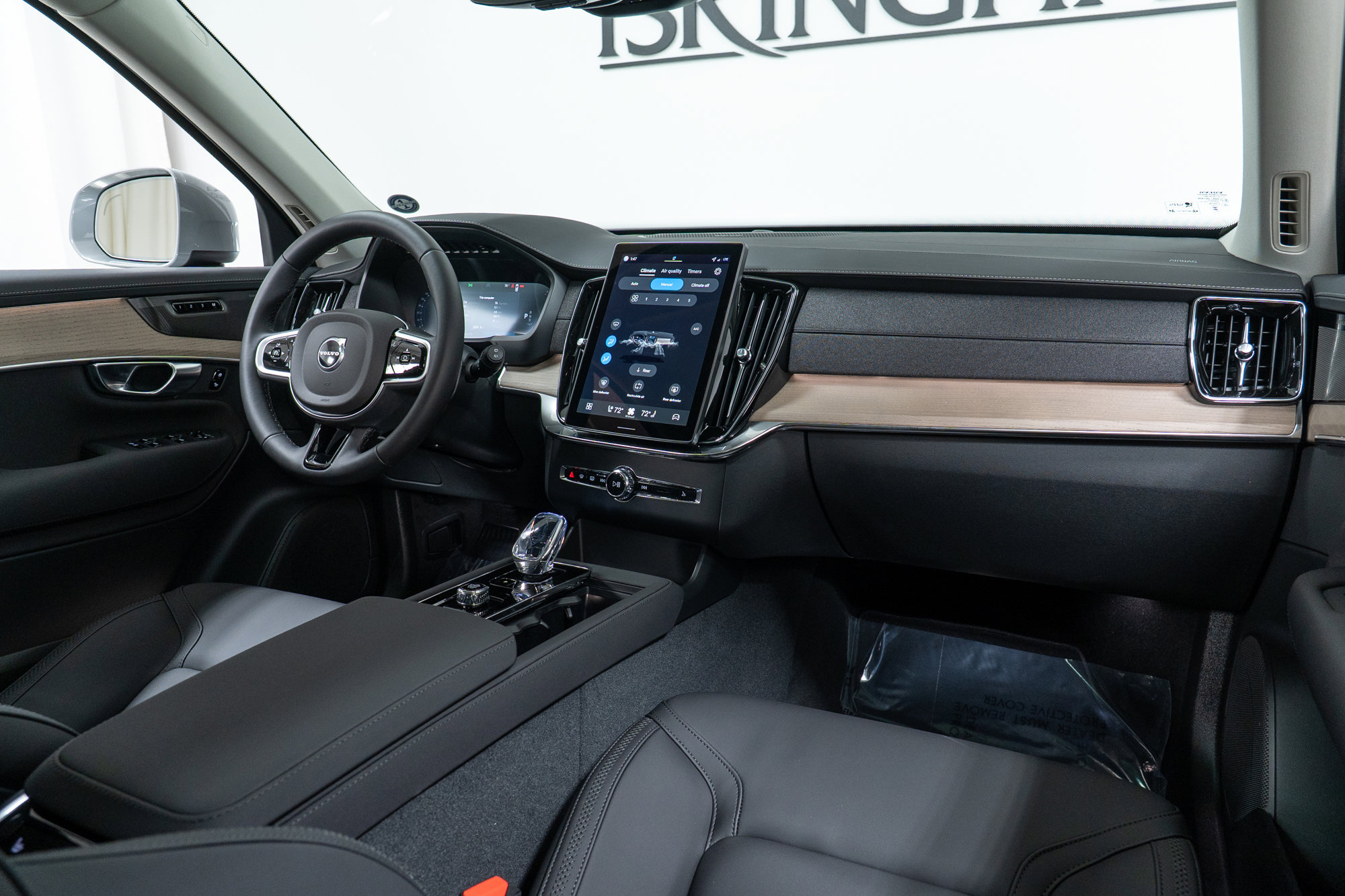 New 2026 Volvo XC90 B6 Plus w/ Protection Package Premier image 14