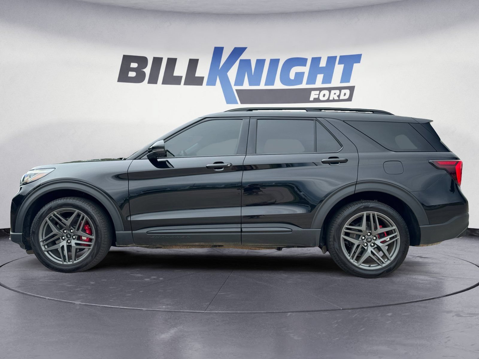 Used 2025 Ford Explorer ST AWD/4WD image 2