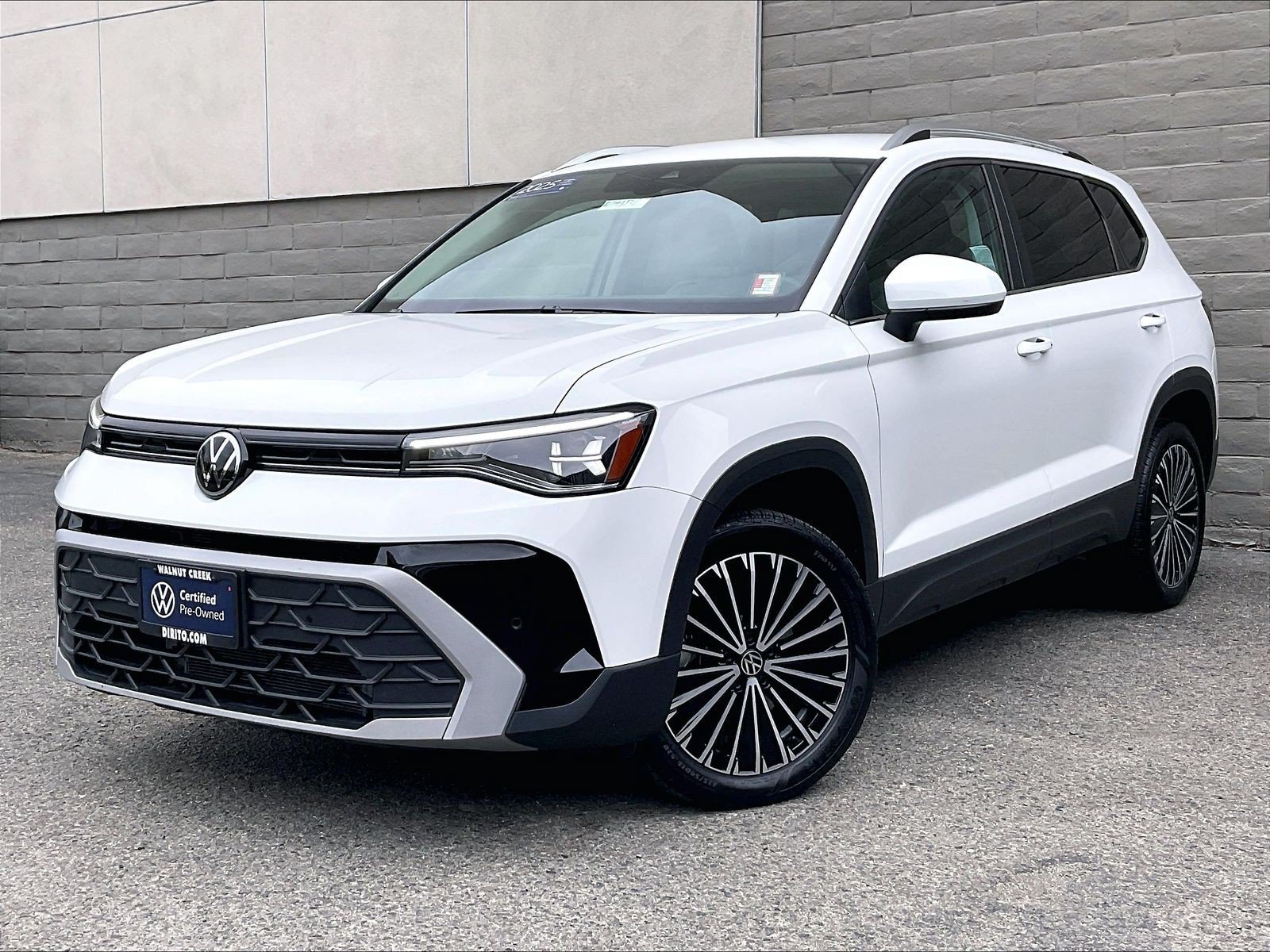 Certified 2025 Volkswagen Taos SE FWD image 12