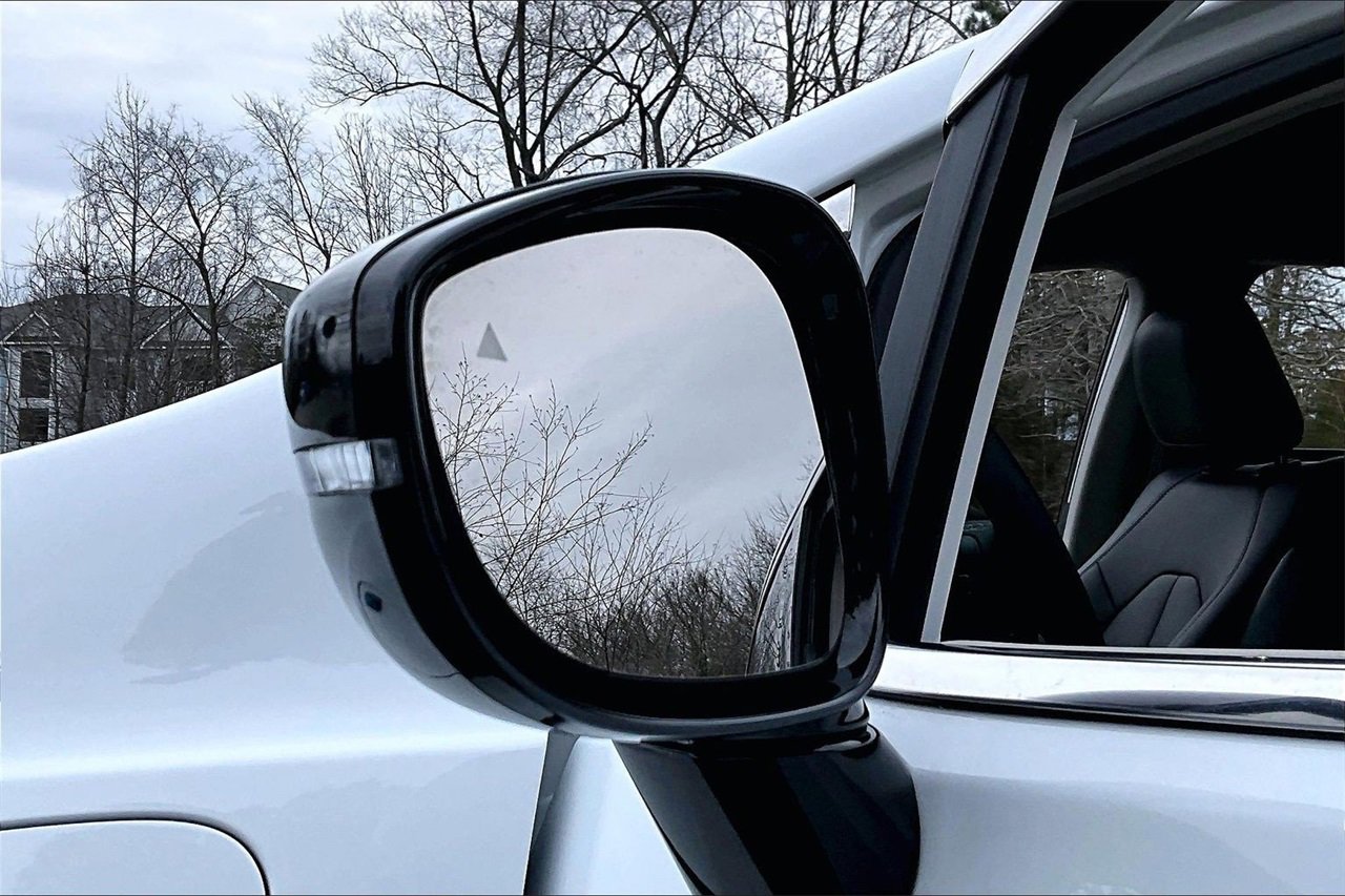 Certified 2024 Chrysler Pacifica Select image 29