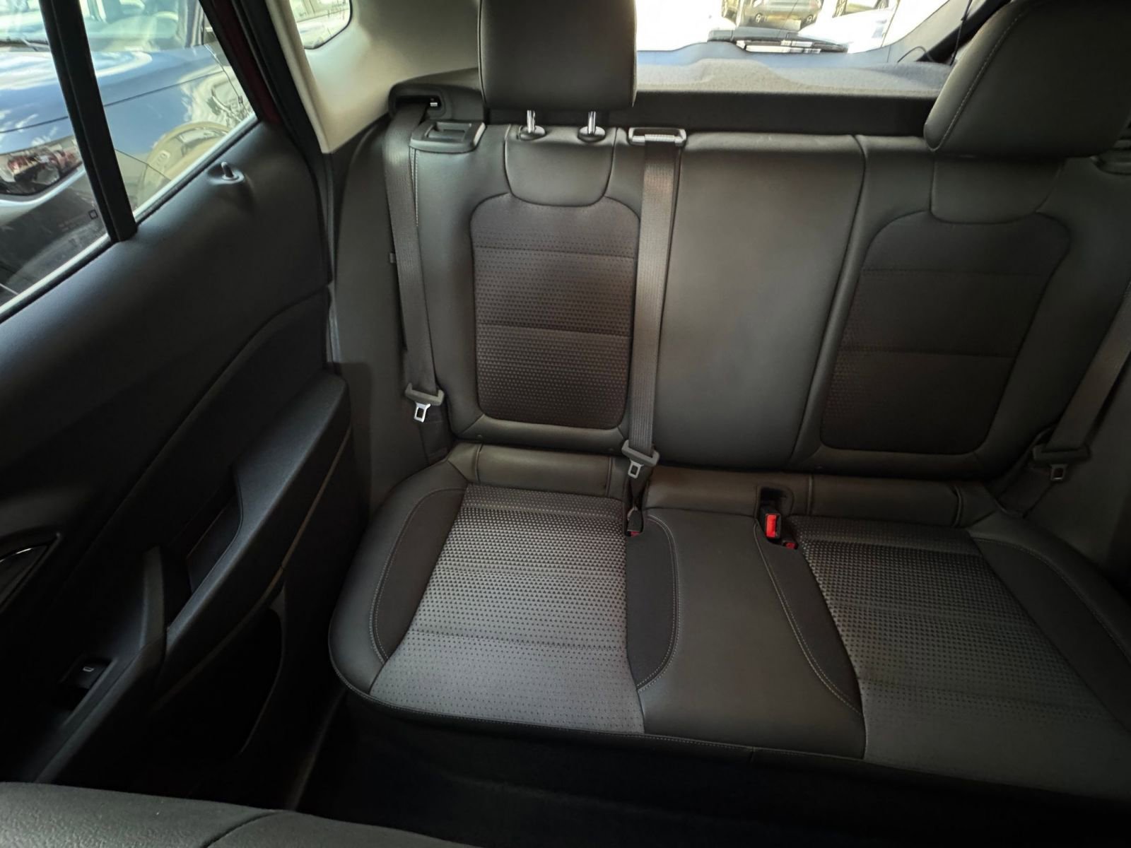 Used 2025 Chevrolet Trax LT image 39