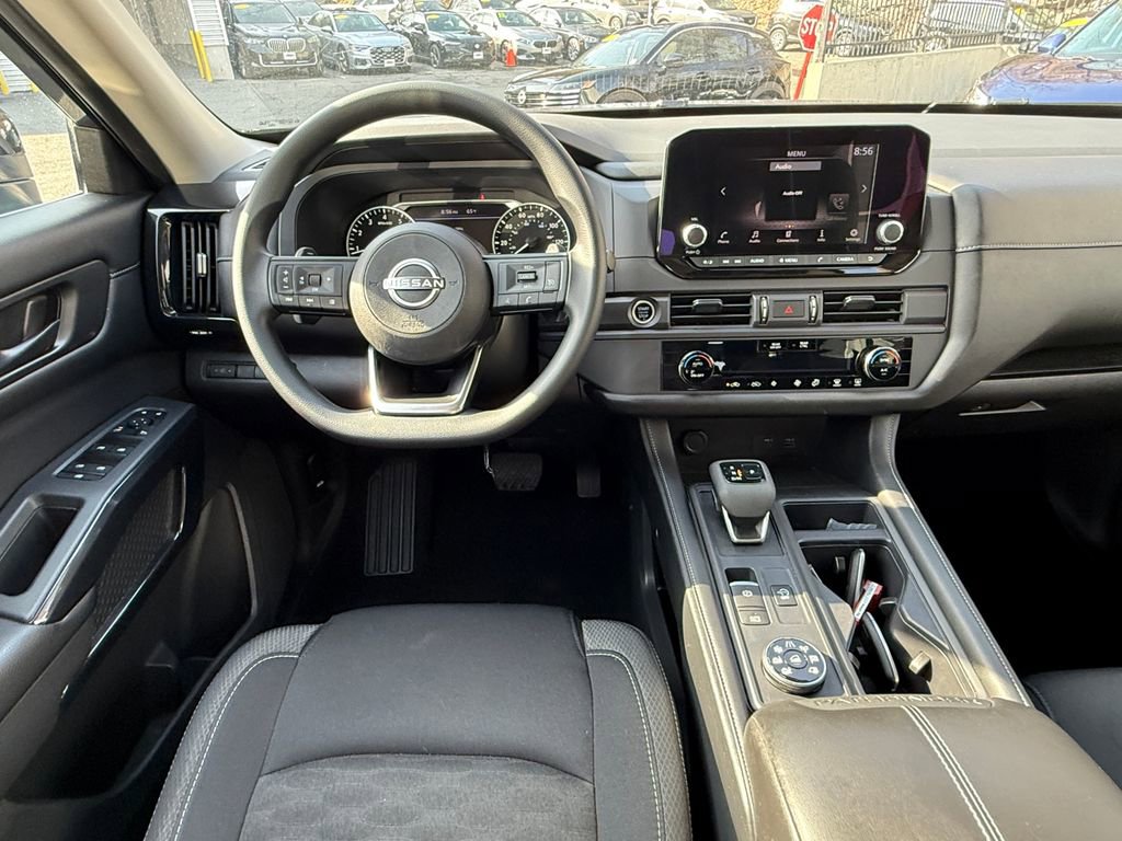 Used 2023 Nissan Pathfinder S image 12
