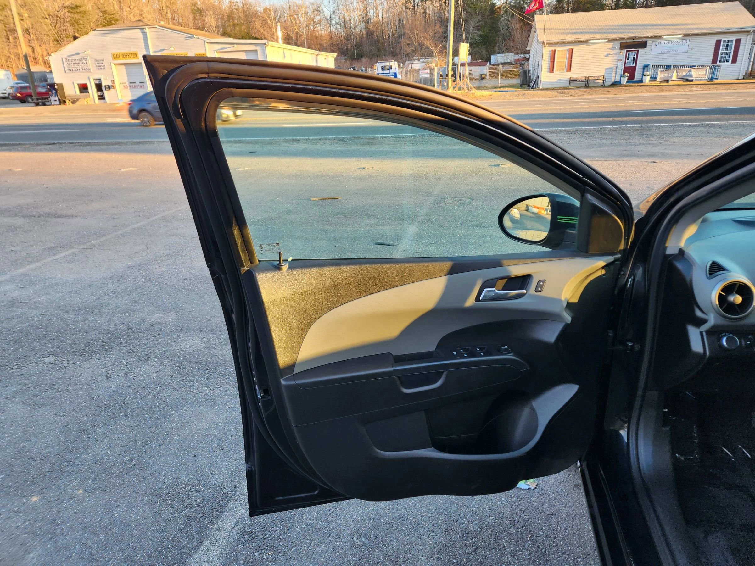 Used 2014 Chevrolet Sonic LT image 20