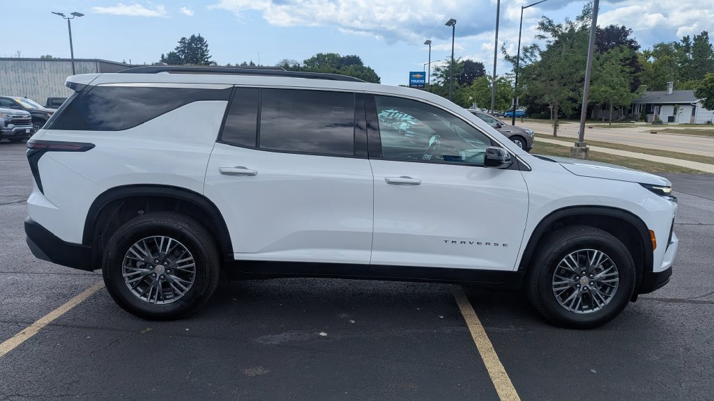 Used 2026 Chevrolet Traverse LT AWD/4WD image 6