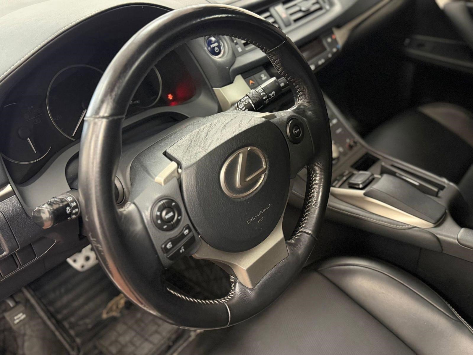 Used 2017 Lexus CT 200h image 13