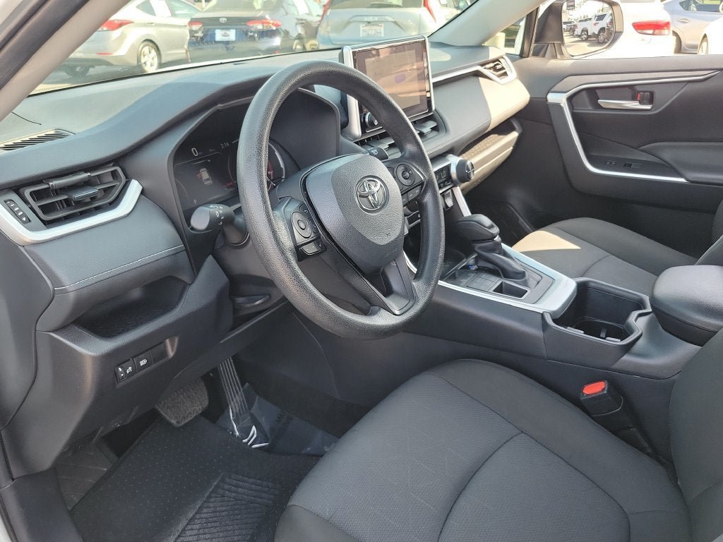 Used 2025 Toyota RAV4 XLE AWD/4WD image 18