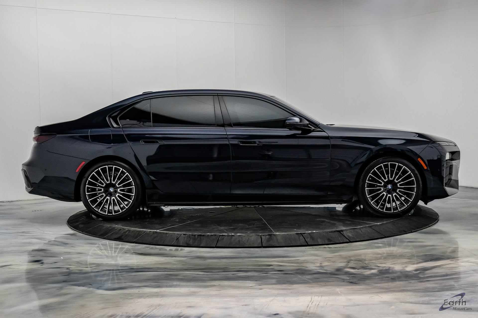Used 2025 BMW i7 xDrive60 AWD/4WD image 21
