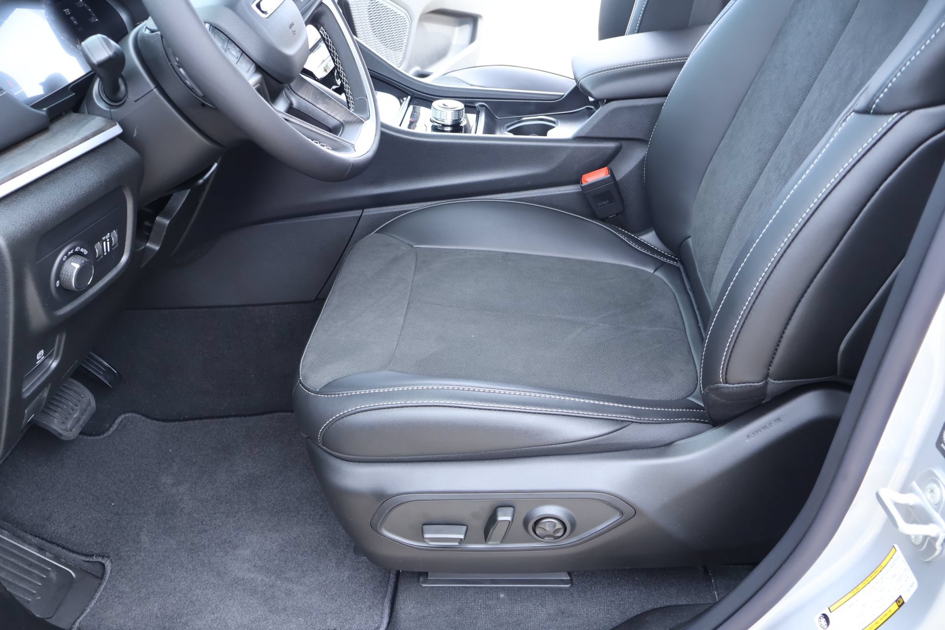 New 2026 Jeep Grand Cherokee Altitude RWD image 12