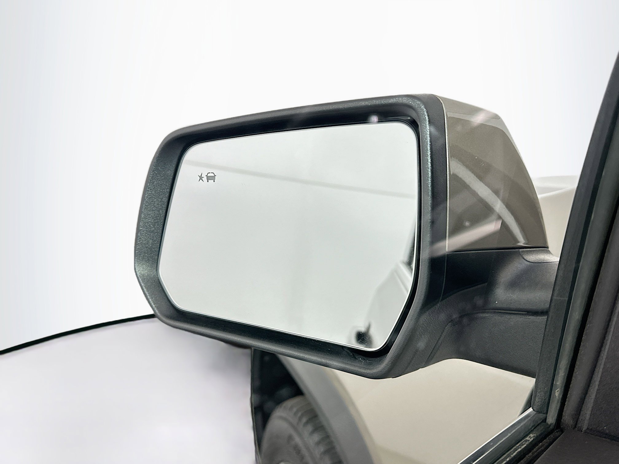 Used 2023 GMC Acadia SLE image 16