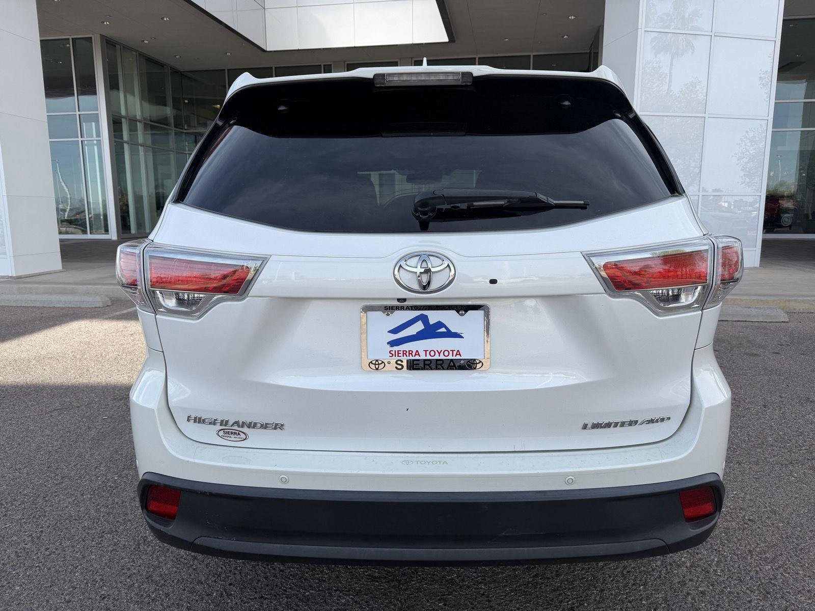 Used 2016 Toyota Highlander Limited Platinum image 4
