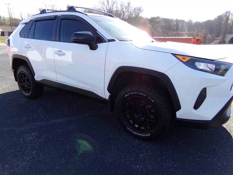 Used 2019 Toyota RAV4 LE AWD/4WD image 5