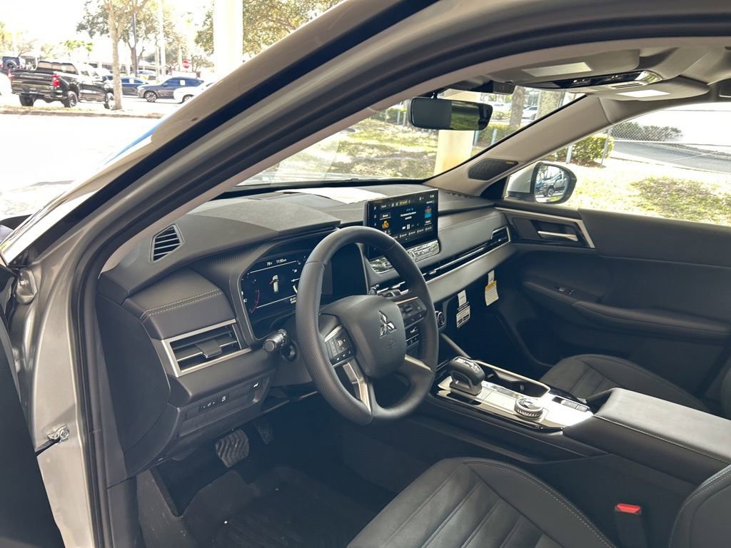 New 2026 Mitsubishi Outlander SE image 6