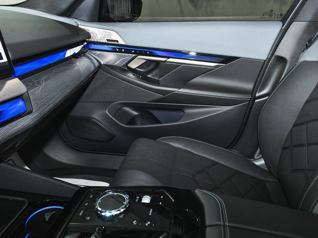 Used 2025 BMW i5 M60 w/ Executive Package image 59