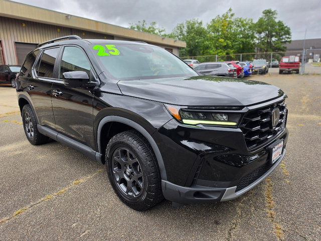 Certified 2025 Honda Pilot TrailSport image 9