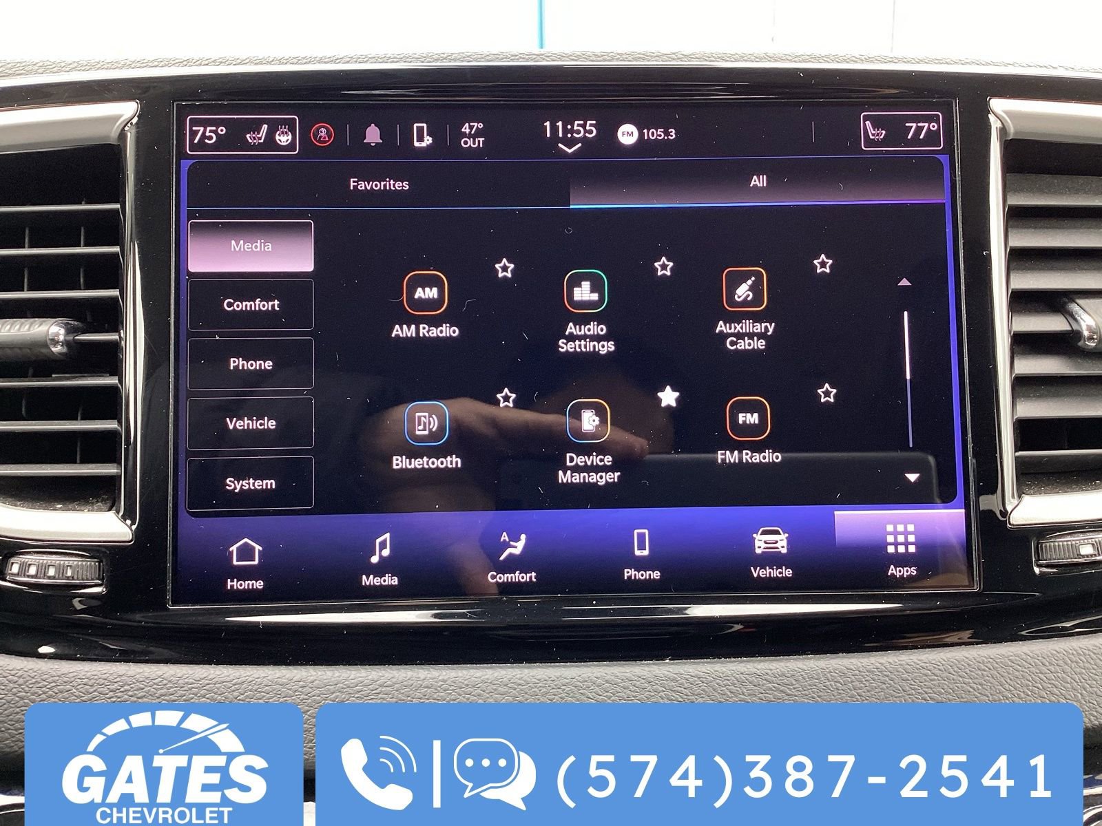 Used 2023 Chrysler Pacifica Touring-L FWD image 3
