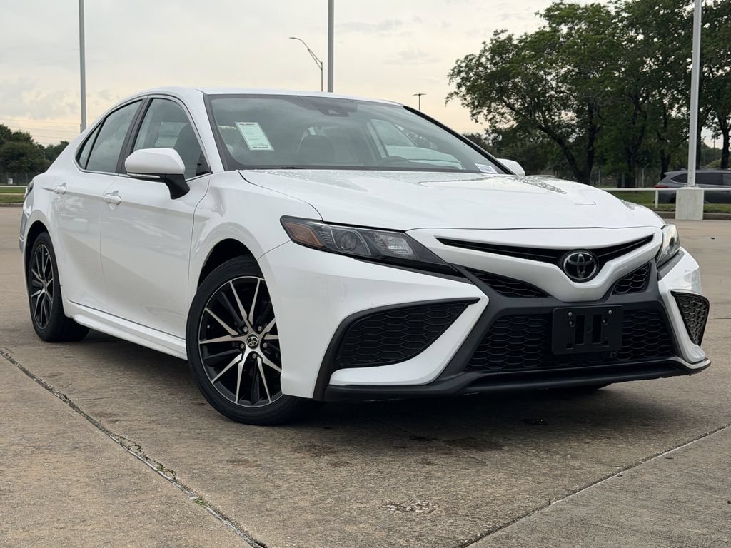 Used 2024 Toyota Camry SE FWD image 2