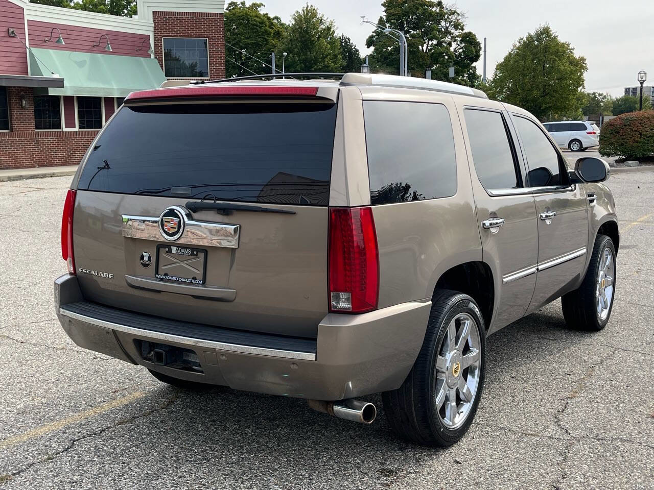Used 2007 Cadillac Escalade AWD w/ Climate Package image 8