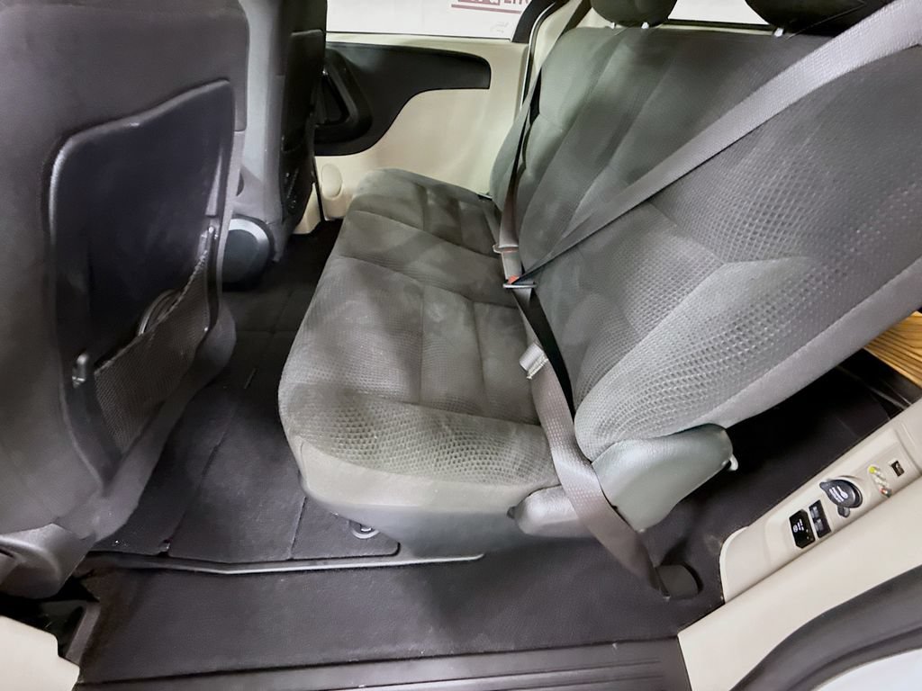 Used 2019 Dodge Grand Caravan SE w/ UConnect Hands-Free Group FWD image 26