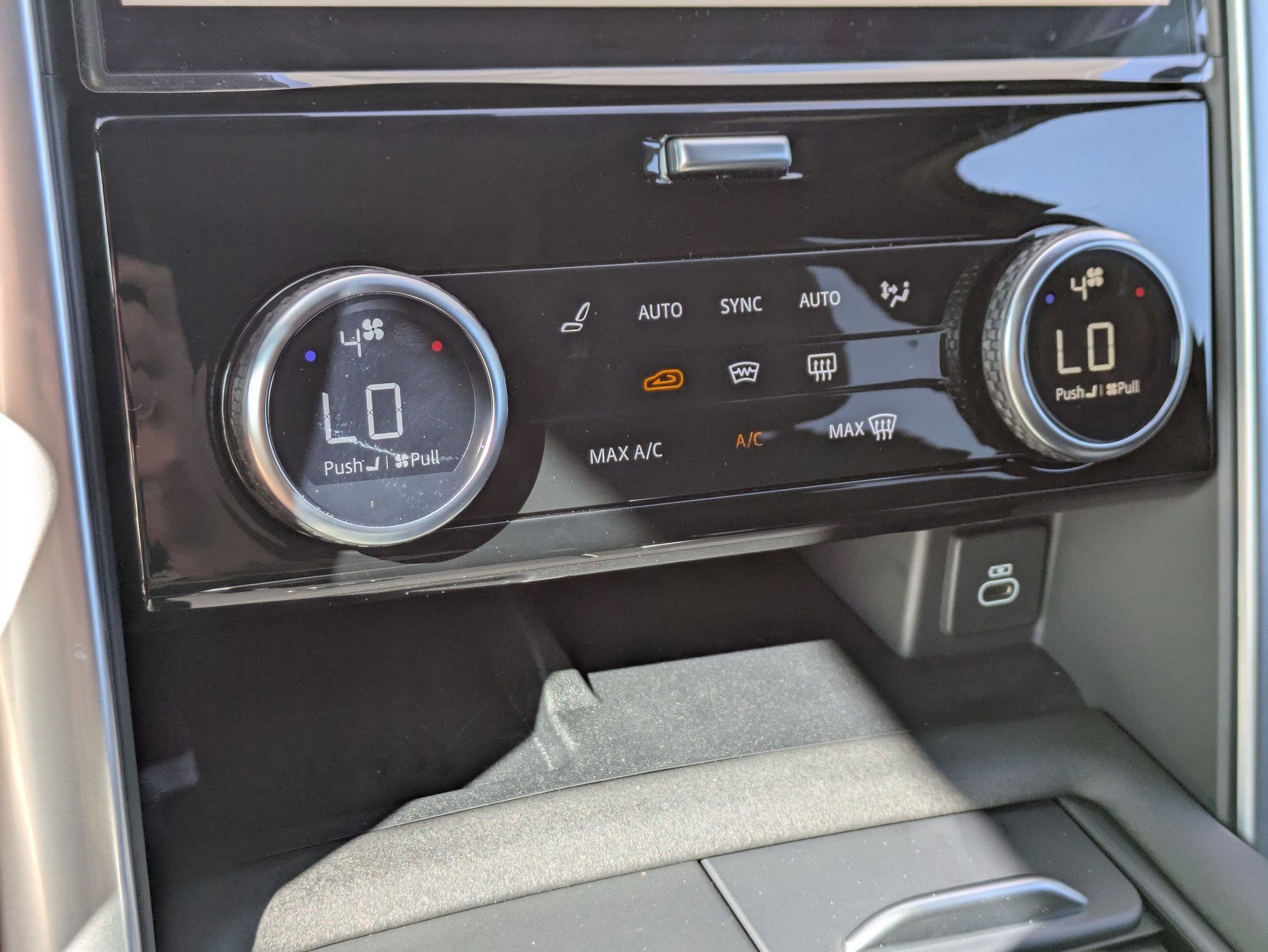 New 2025 Land Rover Discovery S image 14