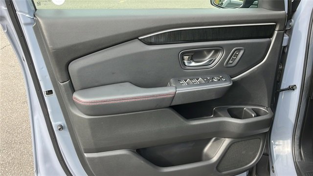 Used 2025 Honda Pilot Black Edition image 9