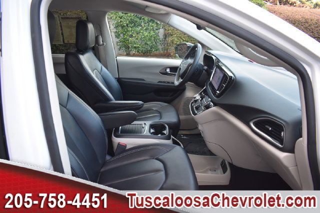 Used 2024 Chrysler Pacifica Touring-L FWD image 29