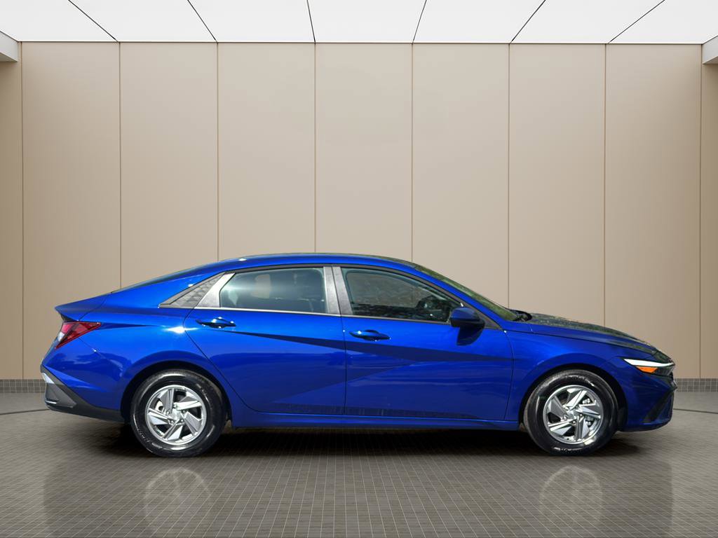 Certified 2025 Hyundai Elantra SE FWD image 6