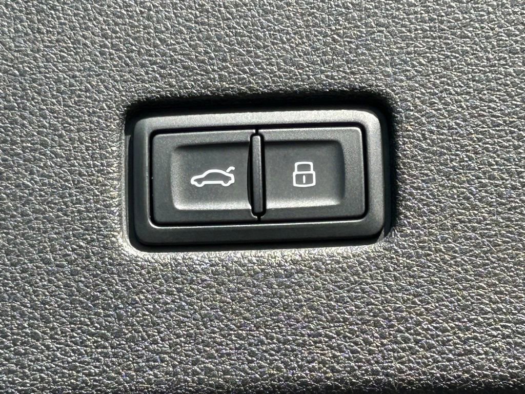 Used 2023 Audi Q8 Premium w/ Convenience Package image 53