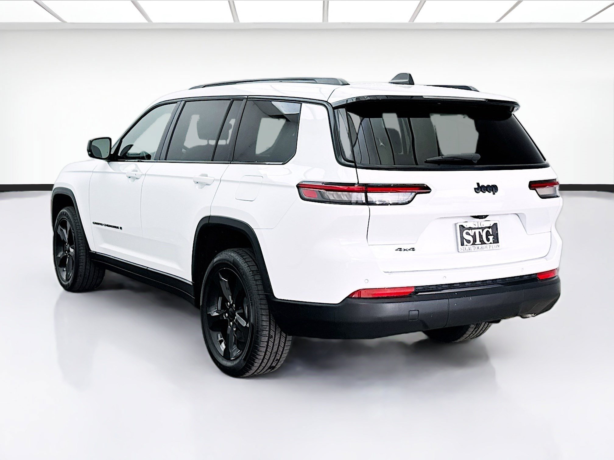 Used 2023 Jeep Grand Cherokee L Laredo AWD/4WD image 6
