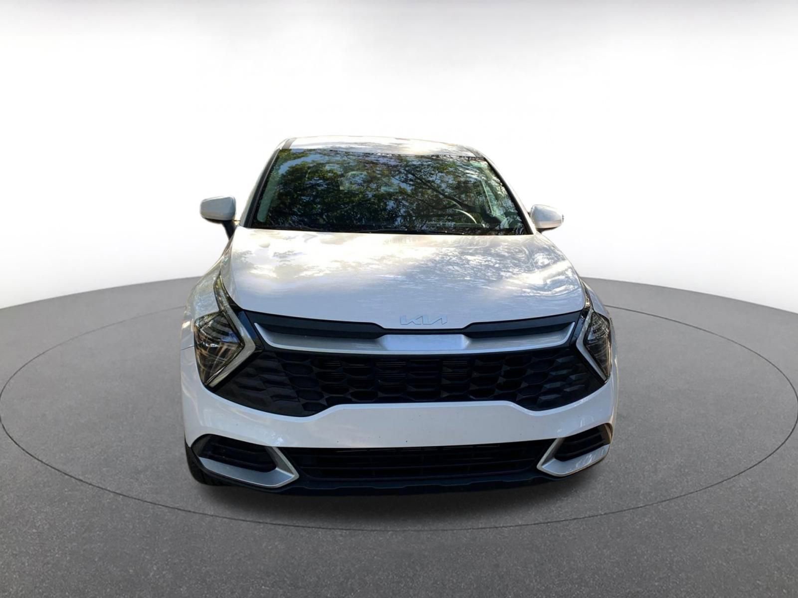 Used 2025 Kia Sportage LX image 2