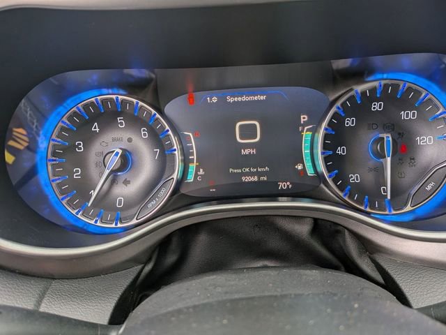 Certified 2023 Chrysler Pacifica Touring-L image 17